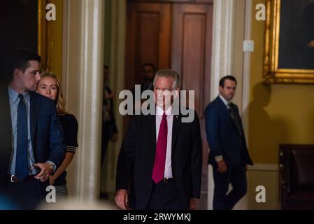 Washington, Stati Uniti d'America. 21 settembre 2023. Il senatore degli Stati Uniti Tommy Tuberville (repubblicano dell'Alabama) nell'Ohio Clock Corridor nel Campidoglio giovedì 21 settembre 2023. ?Credit: Annabelle Gordon/CNP/Sipa USA Credit: SIPA USA/Alamy Live News Foto Stock