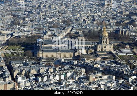 Les Invalides - vista dalla Torre Eiffel, Parigi, Francia Foto Stock