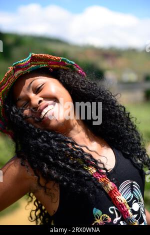 Ritratto di una donna malgascia sorridente. Foto Stock