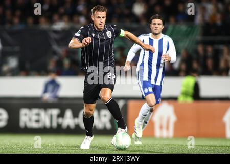 Helsinki, Finlandia. 21 settembre 2023. Stefan Schwab di PAOK in azione durante un match tra Helsinki e PAOK. Europa Conference League a gironi partita tra HJK Helsinki e PAOK FC. La partita è finita 2-3. (Immagine di credito: © Giannis Papanikos/ZUMA Press Wire) SOLO USO EDITORIALE! Non per USO commerciale! Foto Stock