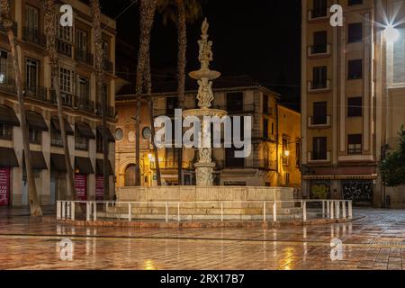 Fantastiche fotografie notturne intorno a Plaza de la Constitucion e via Marques de Larios. Il centro storico di Malaga è vuoto di notte. Malaga Foto Stock