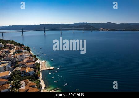 Veduta aerea di Peljeski Most, Komarna, Peljesac, Croazia Foto Stock