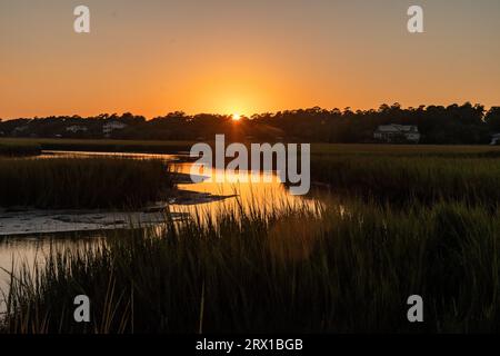 Tramonto sulla palude salata dell'isola di pawleys Foto Stock