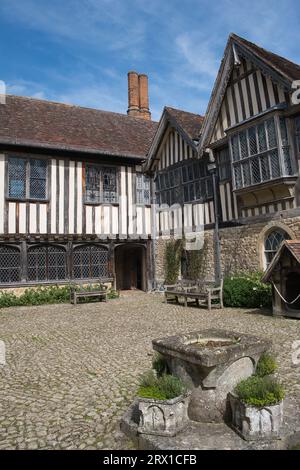 Cortile di Ightham Mote vicino a Sevenoaks nel Kent Foto Stock