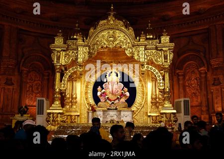 20 settembre 2023, Pune, Maharashtra, India, splendida scultura di Lord Ganesh chiamata Dagdusheth Halwai Ganpati vicino Mandai durante il Ganesh Festival. Foto Stock