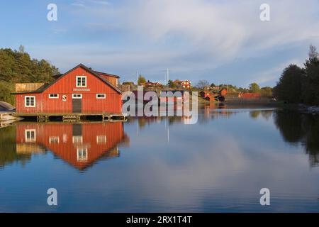 Boathouses in Harstena, Arcipelago di Gryts, Svezia, East Coast Foto Stock