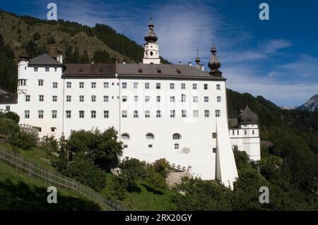 Il monastero benedettino di Marienberg nell'alta Val Venosta, alto Adige Foto Stock