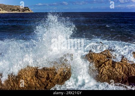 Surf in mare al CAP DE FREU, surf in mare al CAP DE FREU, isola di Maiorca, isola di Maiorca Foto Stock