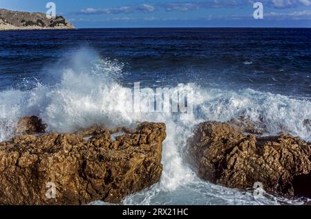 Surf in mare al CAP DE FREU, surf in mare al CAP DE FREU, isola di Maiorca, isola di Maiorca Foto Stock