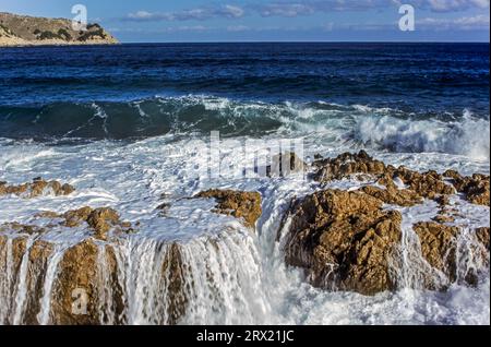 Surf in mare al CAP DE FREU, surf in mare al CAP DE FREU, isola di Maiorca, isola di Maiorca Foto Stock