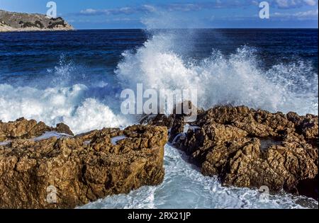 Surf in mare al CAP DE FREU, surf in mare al CAP DE FREU, isola di Maiorca, isola di Maiorca Foto Stock