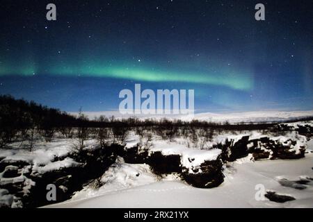 Aurora boreale e canyon di Abiskojakka in inverno, canyon di Abiskojakka e aurora boreale in inverno, parco nazionale di Abisko, Norrbotten Foto Stock