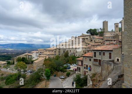 Passeggia per le strade della città medievale di SOS del Rey Catolico, Spagna Foto Stock