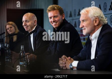 Handout-Bildmaterial ausschließlich zur redaktionellen Verwendung. !!!! DFB, Deutscher Fussball-Bund, Maenner-Nationalmannschaft , squadra nazionale maschile, Deutschland, Germania, DFB-Campus, Pressekonferenz mit Bundestrainer Julian Nagelsmann, Bernd Neuendorf (DFB-Praesident), Rudi Voeller (DFB-Direktor Maenner-Nationalmannschaft), Francoforte sul meno, 22.09.2023, foto: Thomas Boecker/DFB Foto Stock