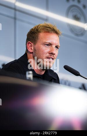 Handout-Bildmaterial ausschließlich zur redaktionellen Verwendung. !!!! DFB, Deutscher Fussball-Bund, Maenner-Nationalmannschaft , squadra nazionale maschile, Deutschland, Germania, DFB-Campus, Pressekonferenz mit Bundestrainer Julian Nagelsmann, Bernd Neuendorf (DFB-Praesident), Rudi Voeller (DFB-Direktor Maenner-Nationalmannschaft), Francoforte sul meno, 22.09.2023, foto: Thomas Boecker/DFB Foto Stock