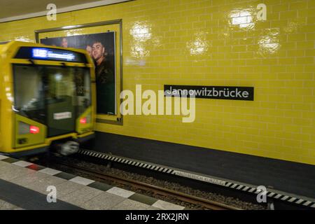 U-Bahn, U8, Jannowitzbrücke, Menschen, Nahverkehr, Berlin-Mitte, Deutschland Foto Stock