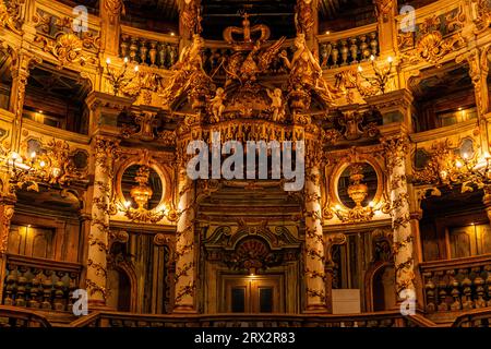 Interno del Teatro dell'Opera di Margravio, sito patrimonio dell'umanità dell'UNESCO, Bayreuth, Baviera, Germania, Europa Foto Stock