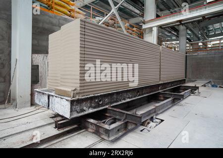 Nuovi materiali edili sulla linea di produzione - pannelli di partizione leggeri, Cina settentrionale Foto Stock