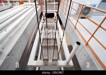 Imbracature sulla linea di produzione di pannelli divisori leggeri per nuovi materiali da costruzione, Cina del Nord Foto Stock