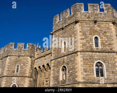 Towers and Battlements of Henry VIII Gate, Windsor Castle, Windsor, England, UK, GB. Foto Stock