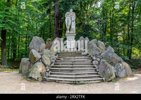Statua nella Kromlau Azalea e Rhododendron Park, Gablenz, Sassonia, Germania, Europa Foto Stock