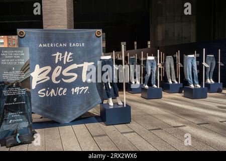 Attivazione del marchio nell'High Line Park nel quartiere Meatpacking di New York per i jeans American Eagle Outfitters (AEO), in programma sabato 16 settembre 2023. (© Richard B. Levine) Foto Stock