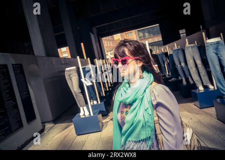 Attivazione del marchio nell'High Line Park nel quartiere Meatpacking di New York per i jeans American Eagle Outfitters (AEO), in programma sabato 16 settembre 2023. (© Richard B. Levine) Foto Stock