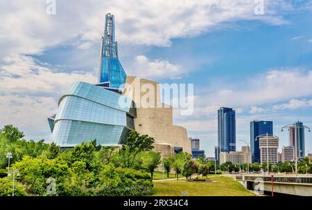 Il Canadian Museum for Human Rights, aperto nel 2014, ha vinto premi per la sua architettura, Winnipeg, Manitoba, Canada, Nord America Foto Stock