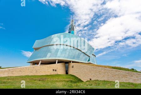 Il Canadian Museum for Human Rights, aperto nel 2014, ha vinto premi per la sua architettura, Winnipeg, Manitoba, Canada, Nord America Foto Stock