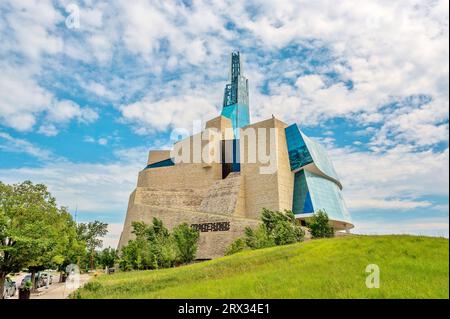 Il Canadian Museum for Human Rights, aperto nel 2014, ha vinto premi per la sua architettura, Winnipeg, Manitoba, Canada, Nord America Foto Stock