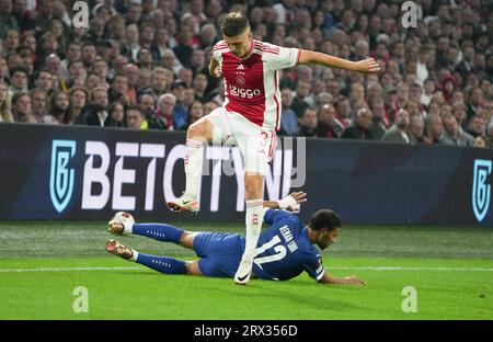 Renan Lodi dell'Olympique Marsiglia e Anton Gaaei dell'Ajax Amsterdam durante la partita di calcio UEFA League Europa tra l'Ajax Amsterdam e l'Olympique Marsiglia il 21 settembre 2023 allo stadio Amsterdam Arena di Amsterdam, Paesi Bassi - foto Laurent Lairys / DPPI Foto Stock