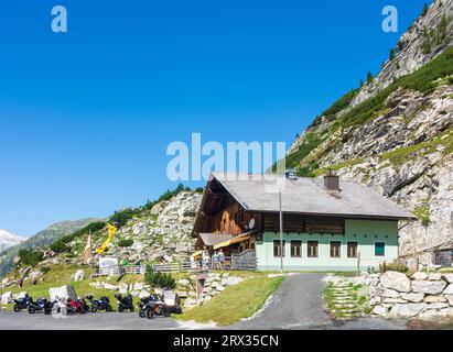 Malta: inn Kölnbreinstüberl at reservoir Kölnbrein of power stations Maltakraftwerke in Nationalpark Hohe Tauern, Kärnten, Carinzia, Austria Foto Stock