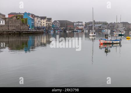 Barche al molo di Dungarvan, Waterford, Irlanda Foto Stock