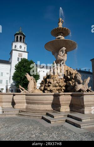 Residenzbrunnen (Fontana del Residence), Altstadt, sito patrimonio dell'umanità dell'UNESCO, Salisburgo, Austria, Europa Foto Stock
