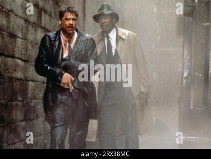 SETTE film del 1995 New Line Cinema con Brad Pitt a sinistra e Morgan Freeman Foto Stock