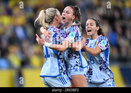 La spagnola Athenea del Castillo (C) celebra il punteggio con le compagne di squadra Alexia Putellas (L) e Aitana Bonmati durante la partita di calcio della UEFA Women's Nations League (League A , gruppo A4) tra Svezia e Spagna a Gamla Ullevi a Gothenburg, Svezia, il 22 settembre 2023. Foto: Björn Larsson Rosvall / TT / code 9200 Foto Stock