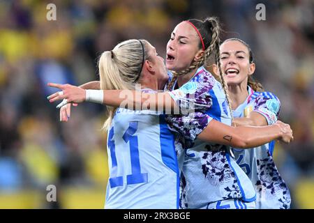 La spagnola Athenea del Castillo (C) celebra il punteggio con le compagne di squadra Alexia Putellas (L) e Aitana Bonmati durante la partita di calcio della UEFA Women's Nations League (League A , gruppo A4) tra Svezia e Spagna a Gamla Ullevi a Gothenburg, Svezia, il 22 settembre 2023. Foto: Björn Larsson Rosvall / TT / code 9200 Foto Stock