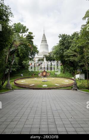 L'orologio gigante di Phnom Penh, Wat Phnom, Doun Penh, Phnom Penh, Cambogia Foto Stock