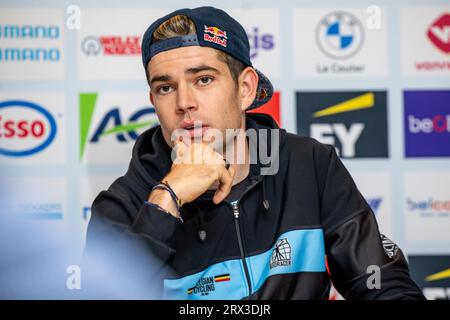 Nieuw Amsterdam, Paesi Bassi. 22 settembre 2023. Il belga Wout van Aert di Jumbo-Visma raffigurato durante una conferenza stampa il terzo giorno dei Campionati europei UEC Road a Nieuw-Amsterdam, Paesi Bassi, venerdì 22 settembre 2023. I campionati europei di ciclismo si svolgono dal 20 al 24 settembre. BELGA PHOTO DAVID PINTENS Credit: Belga News Agency/Alamy Live News Foto Stock