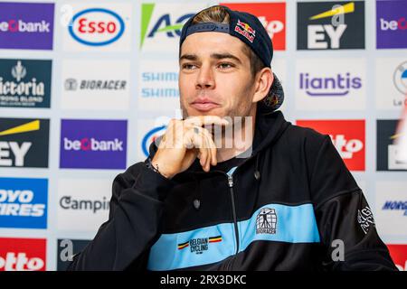 Nieuw Amsterdam, Paesi Bassi. 22 settembre 2023. Il belga Wout van Aert di Jumbo-Visma raffigurato durante una conferenza stampa il terzo giorno dei Campionati europei UEC Road a Nieuw-Amsterdam, Paesi Bassi, venerdì 22 settembre 2023. I campionati europei di ciclismo si svolgono dal 20 al 24 settembre. BELGA PHOTO DAVID PINTENS Credit: Belga News Agency/Alamy Live News Foto Stock