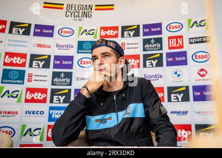 Nieuw Amsterdam, Paesi Bassi. 22 settembre 2023. Il belga Wout van Aert di Jumbo-Visma raffigurato durante una conferenza stampa il terzo giorno dei Campionati europei UEC Road a Nieuw-Amsterdam, Paesi Bassi, venerdì 22 settembre 2023. I campionati europei di ciclismo si svolgono dal 20 al 24 settembre. BELGA PHOTO DAVID PINTENS Credit: Belga News Agency/Alamy Live News Foto Stock