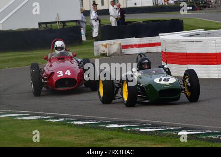 Clinton McCarthy, Lotus-Climax 18, John Spiers, Maserati 250F, Richmond e Gordon Trophies, 25 minuti di corsa per le vetture del Gran Premio 2500cc che non hanno rivali Foto Stock