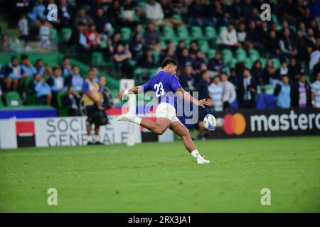 Saint-Etienne, Francia. 22 settembre 2023. Coppa del mondo di rugby Francia 2023, Danny Toala dà il calcio durante la seconda metà della partita, Argentina vs. Samoa in Francia, Saint-Etienne allo Stade Geoffroy-Guichard. (Immagine di credito: © Maximiliano Aceiton/ZUMA Press Wire) SOLO USO EDITORIALE! Non per USO commerciale! Foto Stock