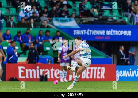 Saint-Étienne, Francia. 22 settembre 2023. L'argentino Emiliano Boffelli calcia la palla durante la partita di Coppa del mondo di rugby Pool D tra Argentina e Samoa allo Stade Geoffroy-Guichard. Crediti: Mateo occhi (Sporteo) / Alamy Live News Foto Stock