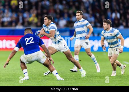 Saint-Étienne, Francia. 22 settembre 2023. L'argentino Lucio Cinti corre con la palla durante la partita di Coppa del mondo di rugby Pool D tra Argentina e Samoa allo Stade Geoffroy-Guichard. Crediti: Mateo occhi (Sporteo) / Alamy Live News Foto Stock