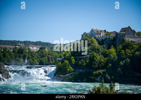 Vista delle cascate del Reno in Svizzera Foto Stock