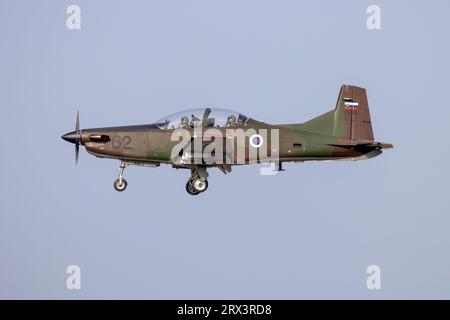 Aeronautica slovena Pilatus PC-9M Hudournik (REG: L9-62) arrivo pista 31 per partecipare a mia 2023. Foto Stock