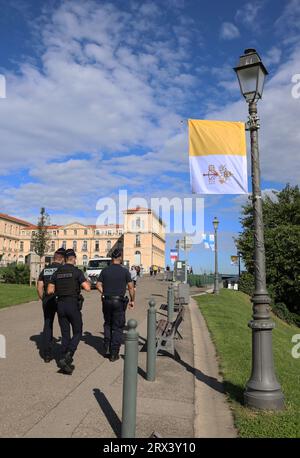 I poliziotti dell'atmosfera nella Basilica di Notre Dame de la Garde (la buona madre) durante la visita del Papa su invito del Cardinale Jean-Marc Aveline nell'ambito del Rencontres Mediterraneennes 2023 il 22 settembre a Marsiglia, in Francia. Foto di Patrick Aventurier/ABACAPRESS.COM Foto Stock