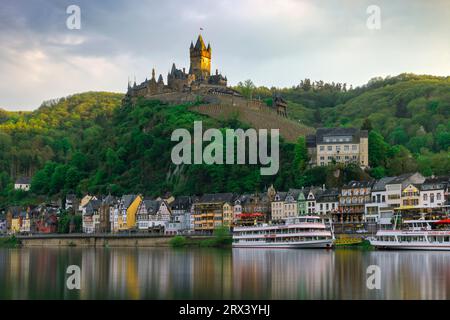 Castello di Cochem, Eifel, Renania-Palatinato, fiume Mosella, Germania Foto Stock