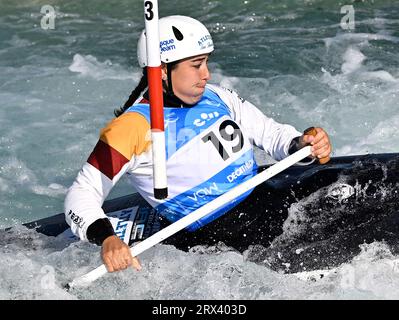 Waltham Cross. Regno Unito. 22 settembre 2023. 2023 Campionati del mondo di canoa. Lee Valley White Water Centre. Waltham Cross. Miren Lazkano (ESP) nella semifinale di canoa femminile durante i Campionati del mondo di canoa 2023 al Lee Valley White Water Centre, Regno Unito. Foto Stock